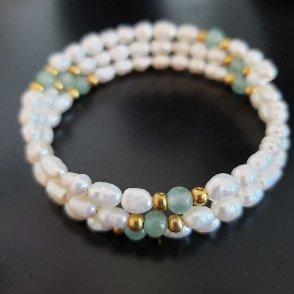 💕Freshwater Pearl Sea Foam Bracelet